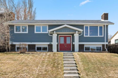 6235 Thornaby Way Nw, Home with 4 bedrooms, 2 bathrooms and 2 parking in Calgary AB | Card Image