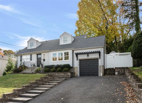 19 Sideview Dr, Oyster Bay, NY, 11771-3612 | Card Image