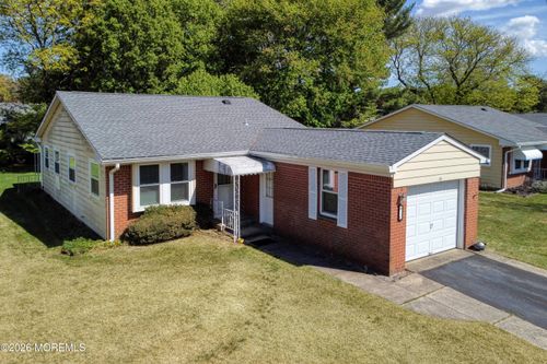 16 Hudson Pkwy, Whiting, NJ, 08759-1717 | Card Image
