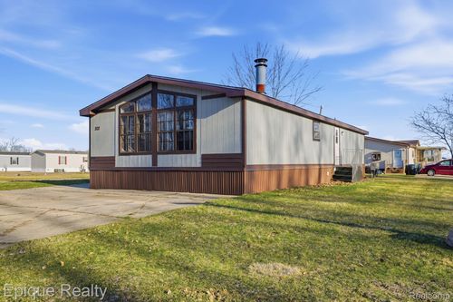 302 Rochford Sq, Grand Blanc, MI, 48507-4264 | Card Image