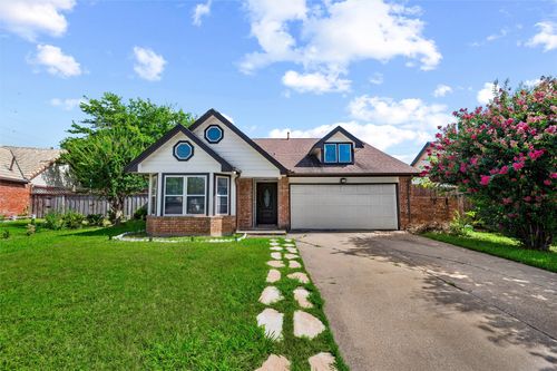 3253 Beavers Bend Trl, Grand Prairie, TX, 75052-7477 | Card Image