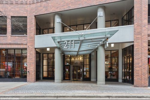 304-211 E Ohio St, Chicago, IL, 60611-3271 | Card Image