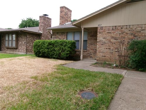 1817 Family Cir, Grand Prairie, TX, 75051-4067 | Card Image