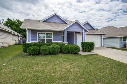 2216 Arrowhead Dr, Denton, TX, 76207-1287 | Card Image