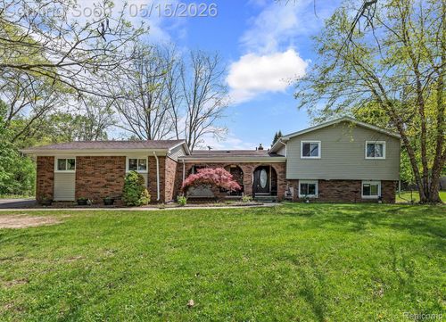 33429 Quaker Valley Rd, Farmington Hills, MI, 48331-3605 | Card Image