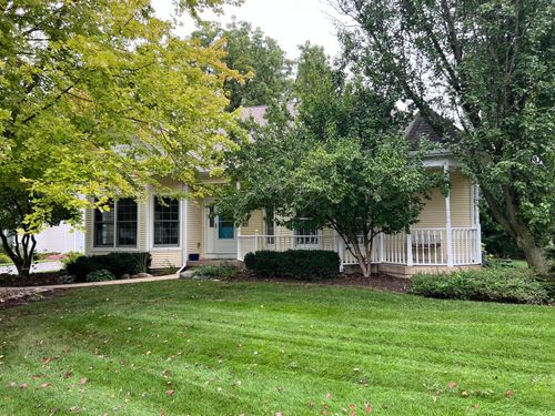 951 S Lake Shore Dr, Lake Geneva, WI, 53147-2200 | Card Image