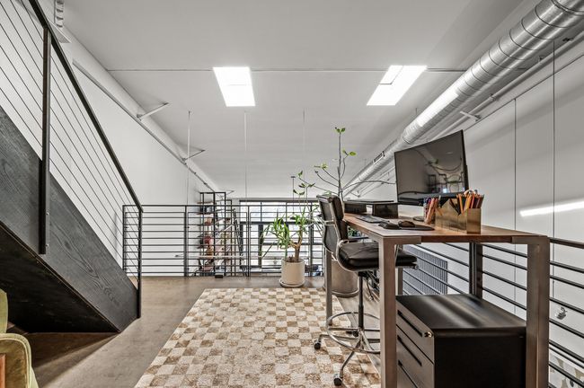 Full bathroom on upper level. | Image 17