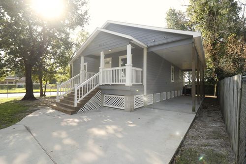 6150 Ridgeway Dr, Houston, TX, 77033-1229 | Card Image