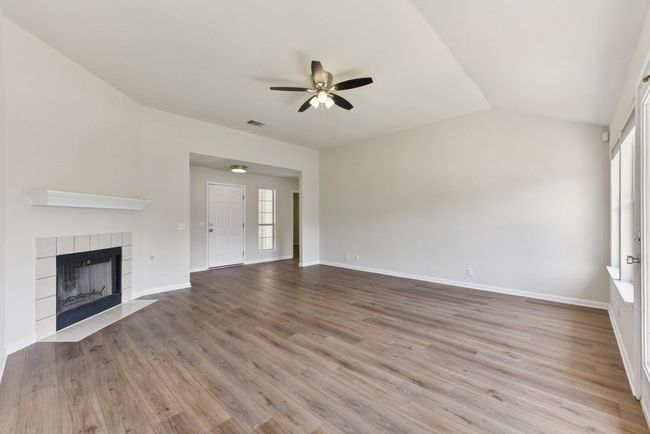 906 Jasmine Trl, House other with 3 bedrooms, 2 bathrooms and 4 parking in Georgetown TX | Image 5