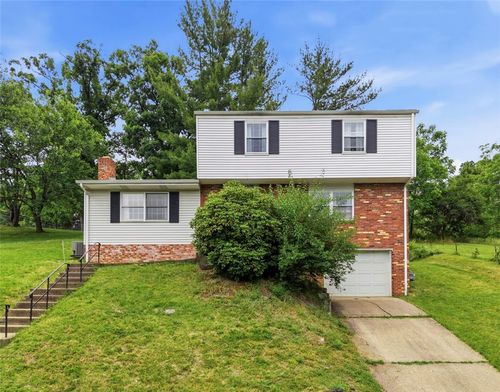 386 Old Gilkeson Rd, Mt. Lebanon, PA, 15228-1063 | Card Image
