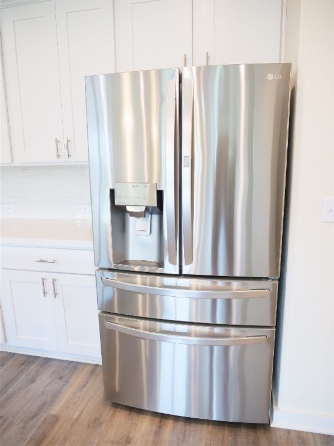Rental comes with refrigerator | Image 10