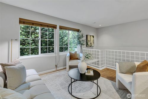 102-952 N 35th St, Seattle, WA, 98103-8876 | Card Image