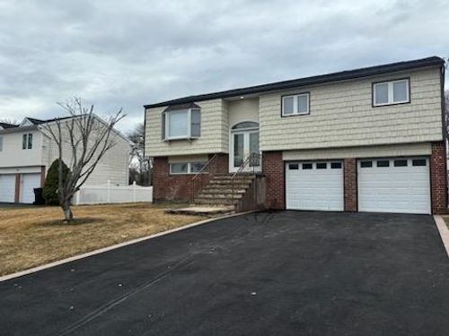 798 Higbie Ln, West Islip, NY, 11795-1206 | Card Image