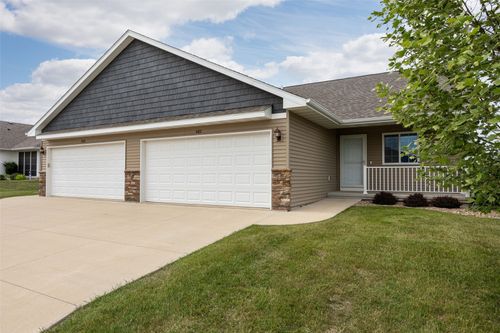 4422 Calder Dr, Marion, IA, 52302-8205 | Card Image