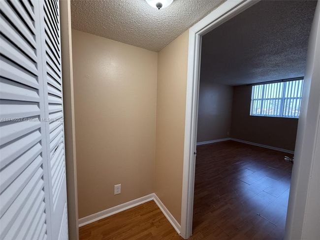 APT-1B - 470 Executive Center Dr, Condo with 1 bedrooms, 1 bathrooms and null parking in West Palm Beach FL | Image 11