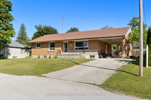 141 N Water St W, Mount Forest, ON, N0G2L3 | Card Image