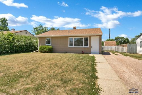2513 Willow Ave, Rapid City, SD, 57701-7140 | Card Image