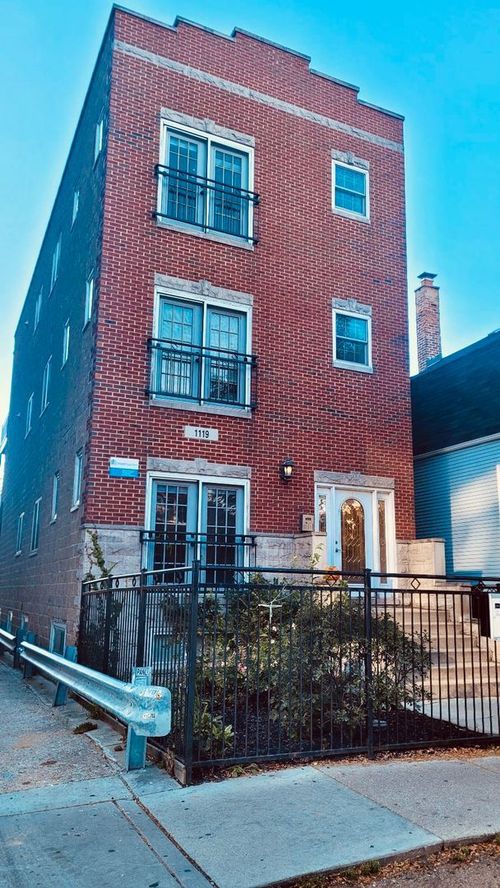 apt-1-1119 W Addison St, Chicago, IL, 60613-7065 | Card Image