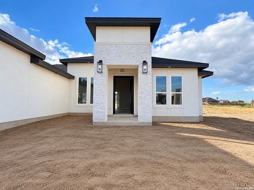 816 Ceniza Dr, Eagle Pass, TX, 78852-3367 | Card Image