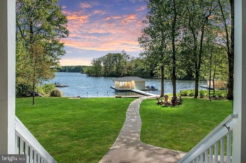 326 Anna Highview Dr, BUMPASS, VA, 23024-4648 | Card Image