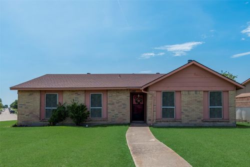 1102 Meadow Creek Dr, Lancaster, TX, 75146-1322 | Card Image