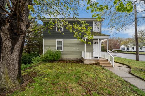 8 Perkins Ave, Westerly, RI, 02891-1538 | Card Image