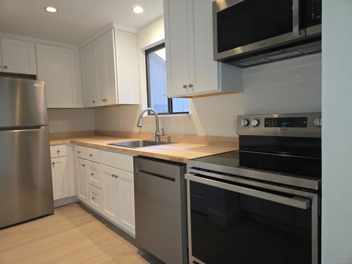 76-76 Wauwinet Trl, Guilford, CT, 06437-1152 | Card Image