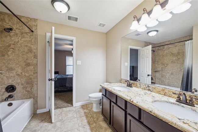 Jack and jill bath with double vanity! | Image 25
