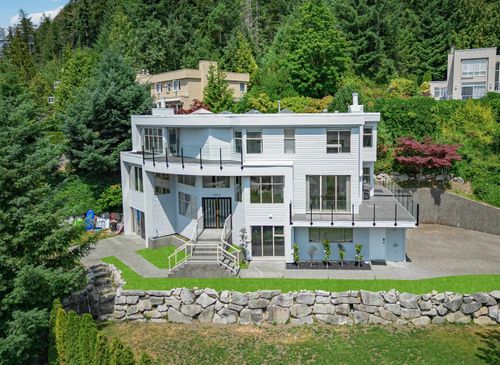 4809 Northwood Place, House other with 5 bedrooms, 4 bathrooms and null parking in West Vancouver BC | Card Image
