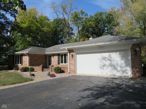 8312 Northern Dr, Avon, IN, 46123-7215 | Card Image