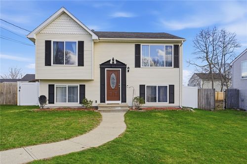 34 Chestnut St, Cumberland, RI, 02864-6312 | Card Image