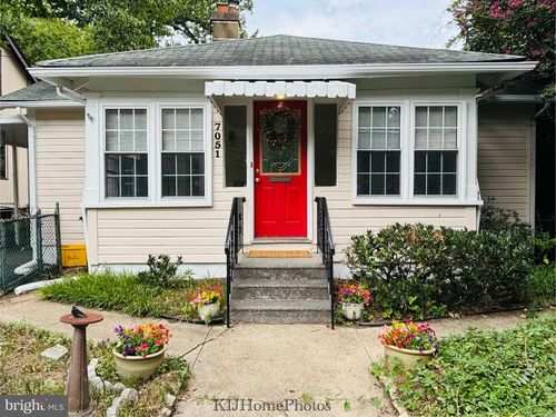 7051 Eastern Ave, TAKOMA PARK, MD, 20912-4260 | Card Image