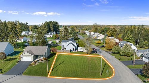 123 Brantford Path, Syracuse, NY, 13209-1167 | Card Image