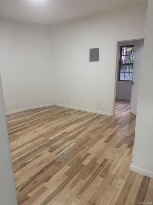 3fl-1827 Amethyst St, Bronx, NY, 10462-3517 | Card Image