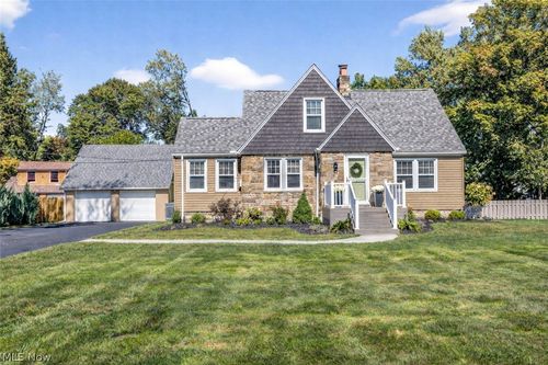 39119 Johnnycake Ridge Rd, Willoughby, OH, 44094-7951 | Card Image