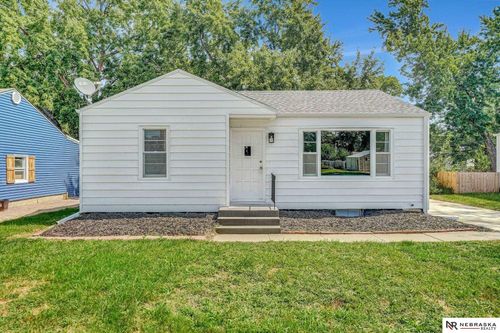 228 S 19th St, Beatrice, NE, 68310-4215 | Card Image