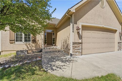 8806 N Norton Ave, Kansas City, MO, 64156-4501 | Card Image