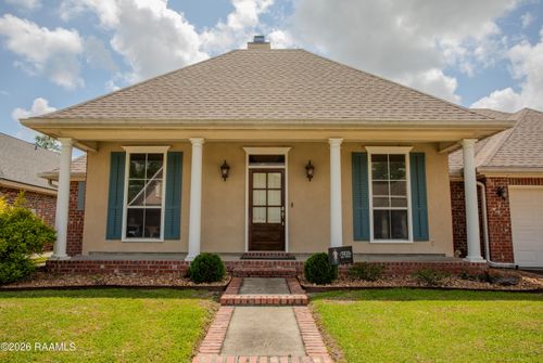 611 Southlake Cir, Youngsville, LA, 70592-5677 | Card Image