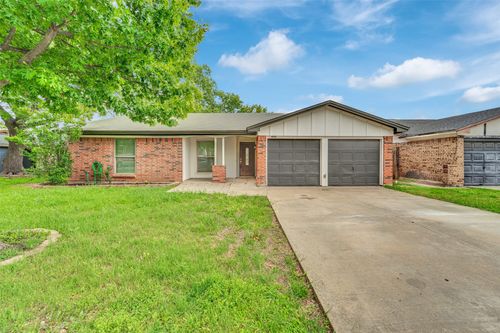 3305 Judy Lynn Dr, Arlington, TX, 76014-2923 | Card Image