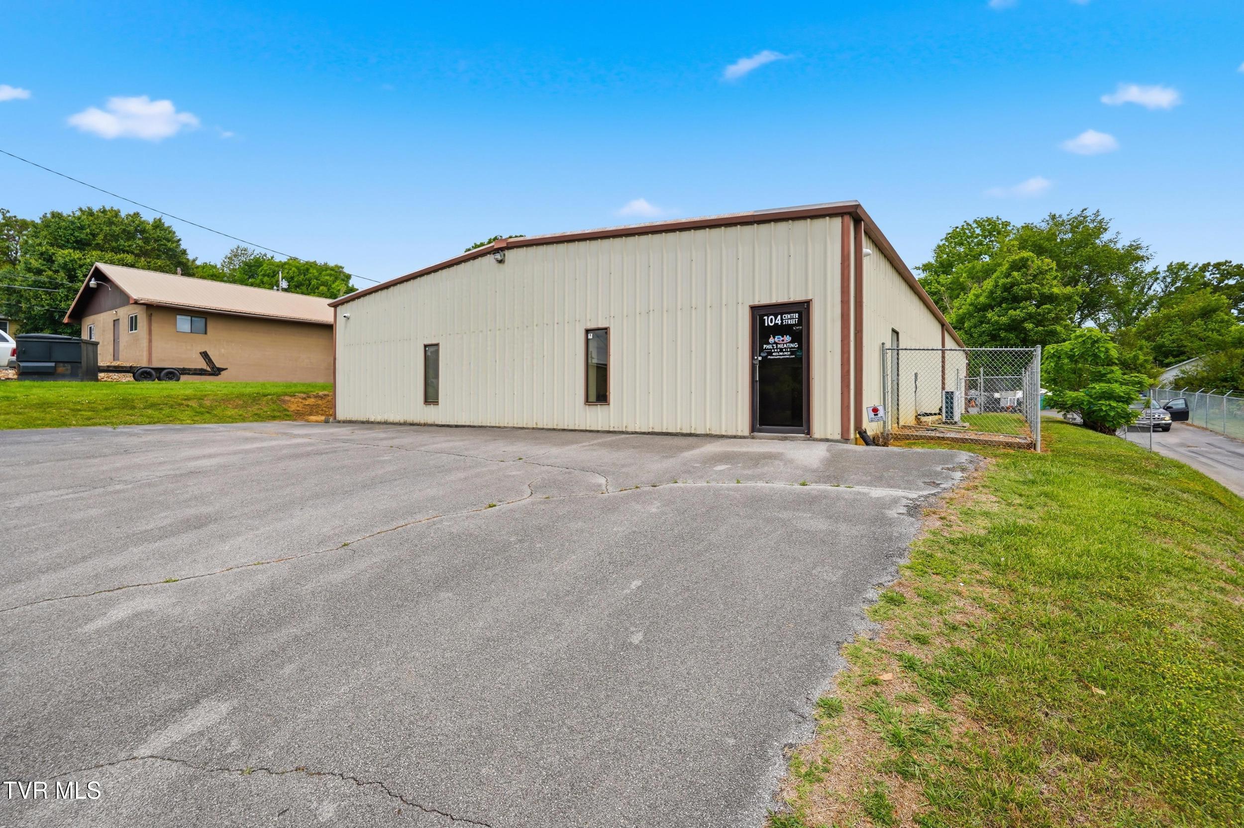 104 Center St, Johnson City, TN 37615