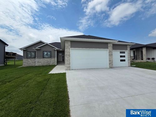 9511 Dalton Dr, Lincoln, NE, 68516-5691 | Card Image