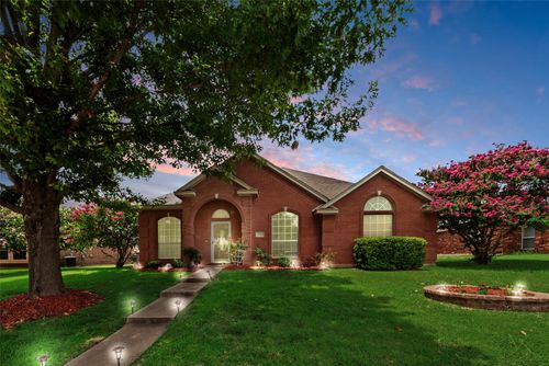 711 Fox Glen Rd, Lancaster, TX, 75146-2841 | Card Image