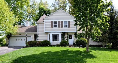 2965 Macbeth Dr, Rocky River, OH, 44116-2923 | Card Image