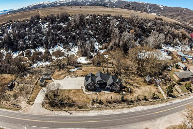 Aerial view with a mountain view | Image 38