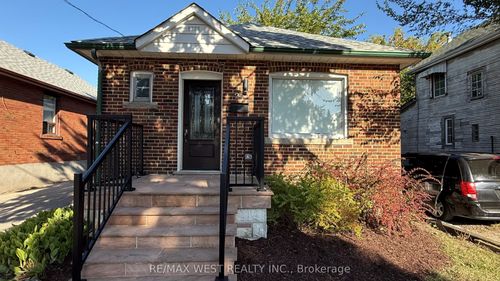 25 16th St, Etobicoke, ON, M8V3J7 | Card Image