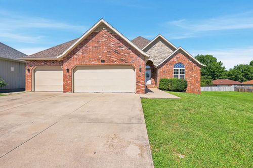 5561 S Pinehurst Ave, Springfield, MO, 65810-2746 | Card Image