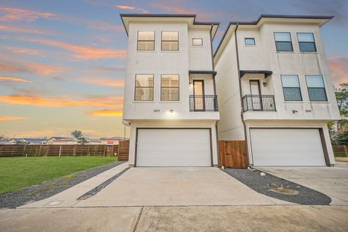 2547 Calumet St, Houston, TX, 77004-7569 | Card Image