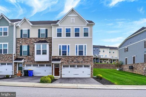 1028 Rosecroft Ln, YORK, PA, 17403-9476 | Card Image