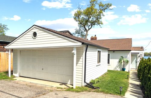 5096 Durnham Dr, Waterford, MI, 48327-3109 | Card Image