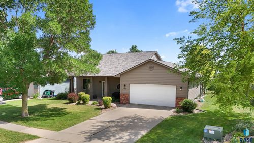 901 Hemlock St, Harrisburg, SD, 57032-2314 | Card Image